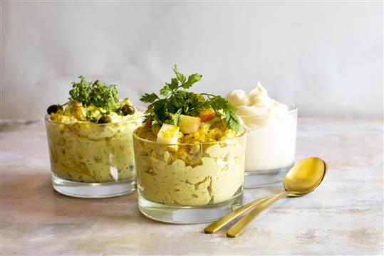 HJEMMELAVET KARRYSALAT