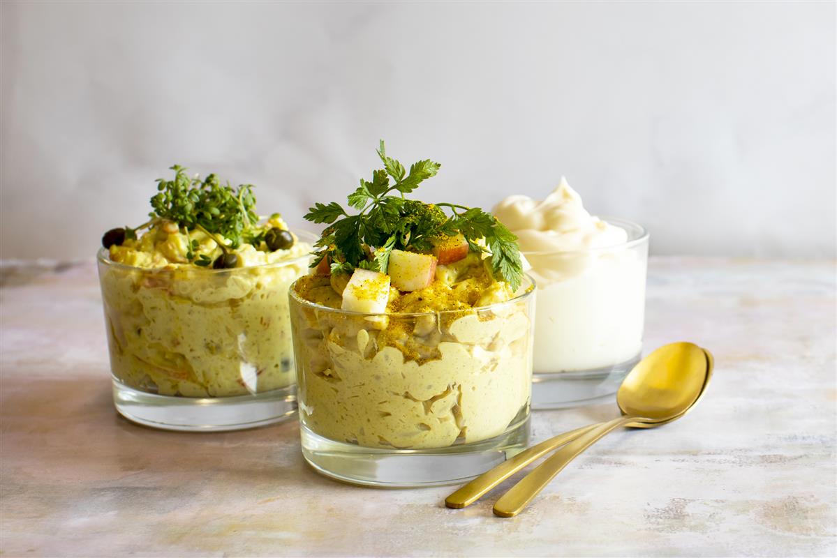 HJEMMELAVET KARRYSALAT